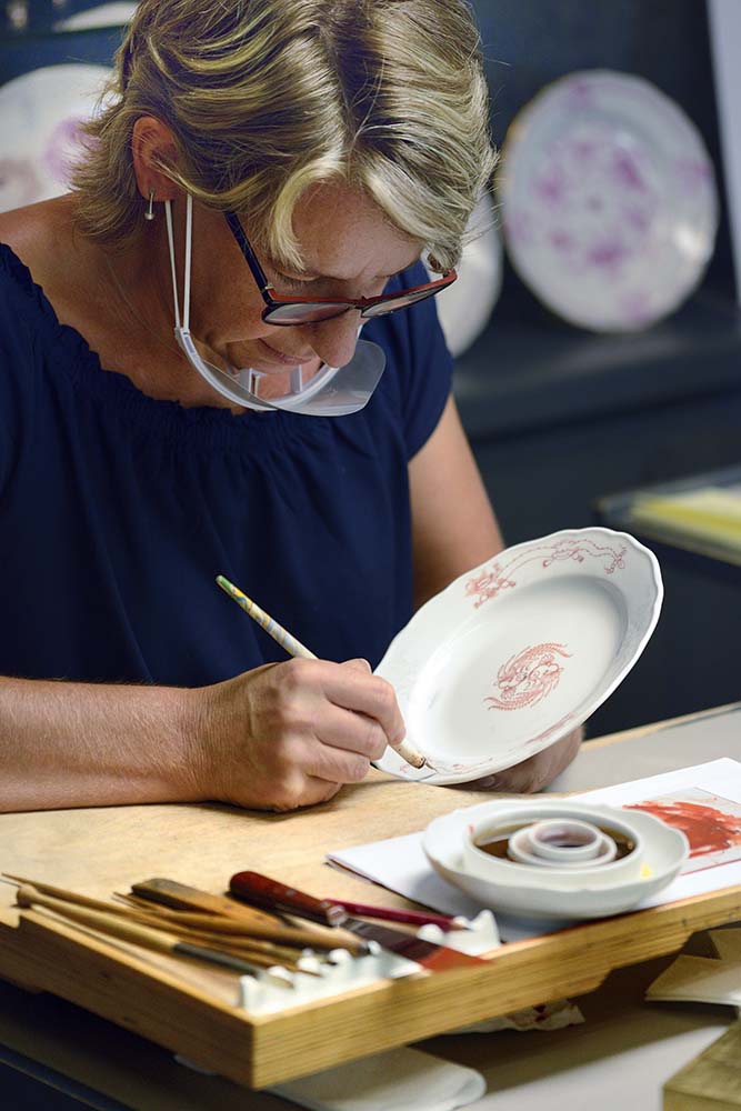 small Meißen Frau bemalt Porzellanteller in Porzellanmanufaktur copy