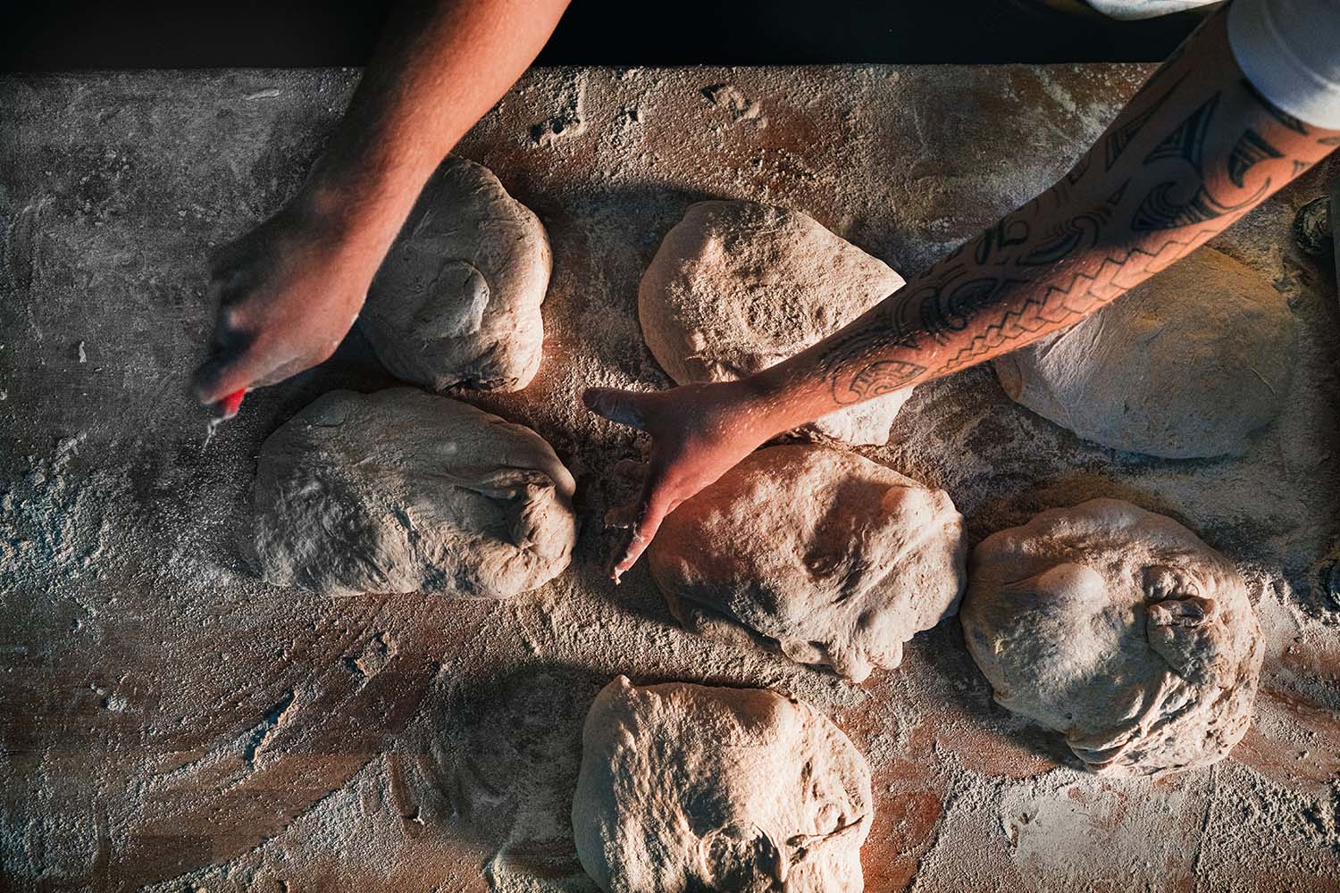 small Walsrode Bäcker bereitet Teig zu.jpeg copy