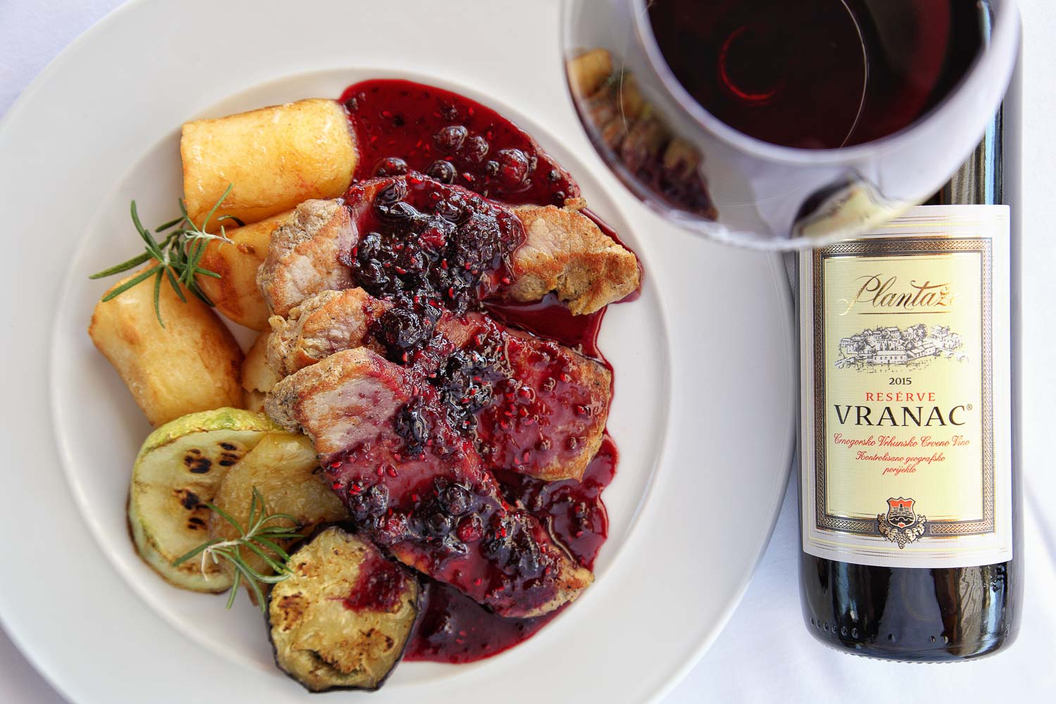 Hrana Teleći ramstek u sosu od šumskog voća