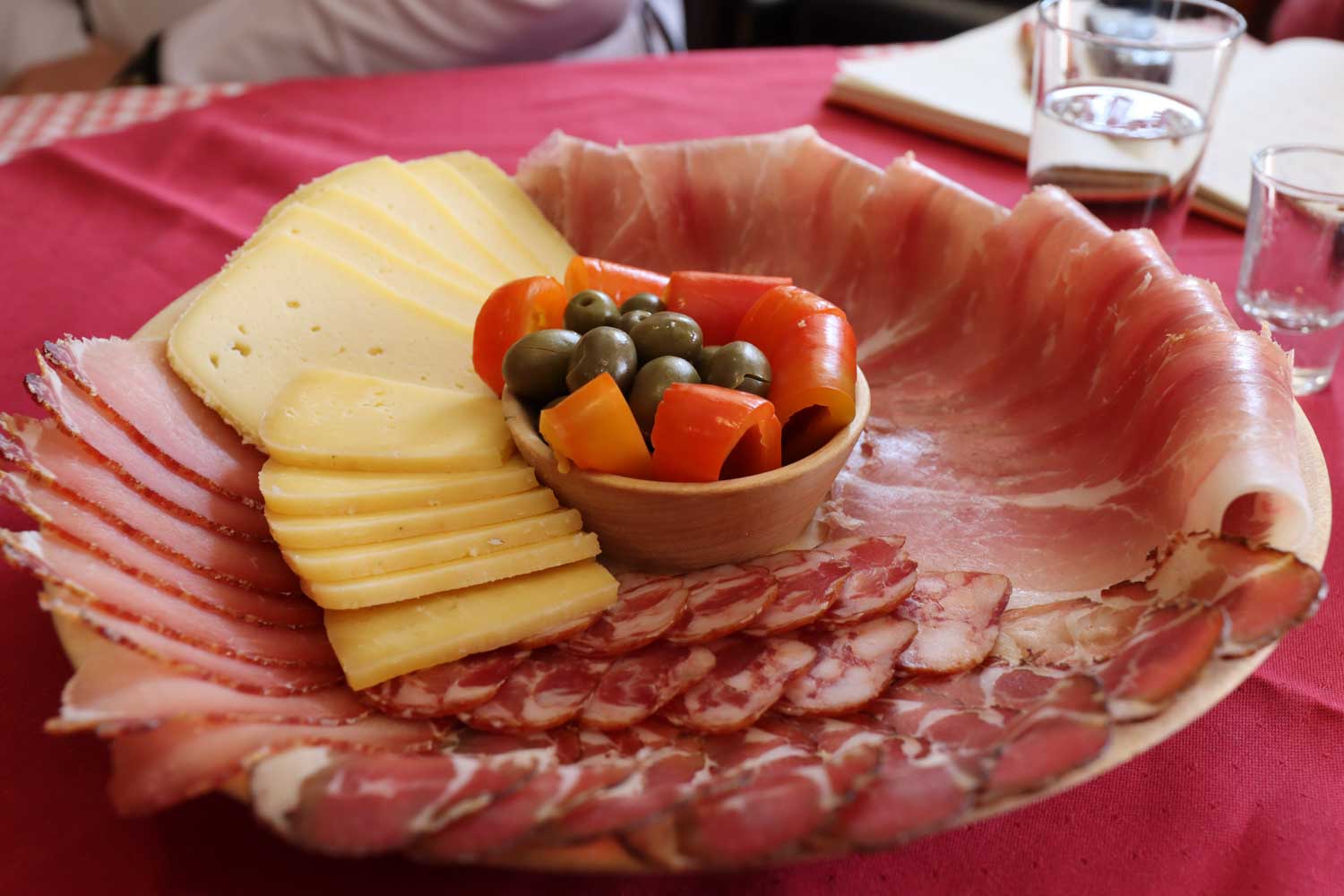 Tradicija turisti vole domacu hranu
