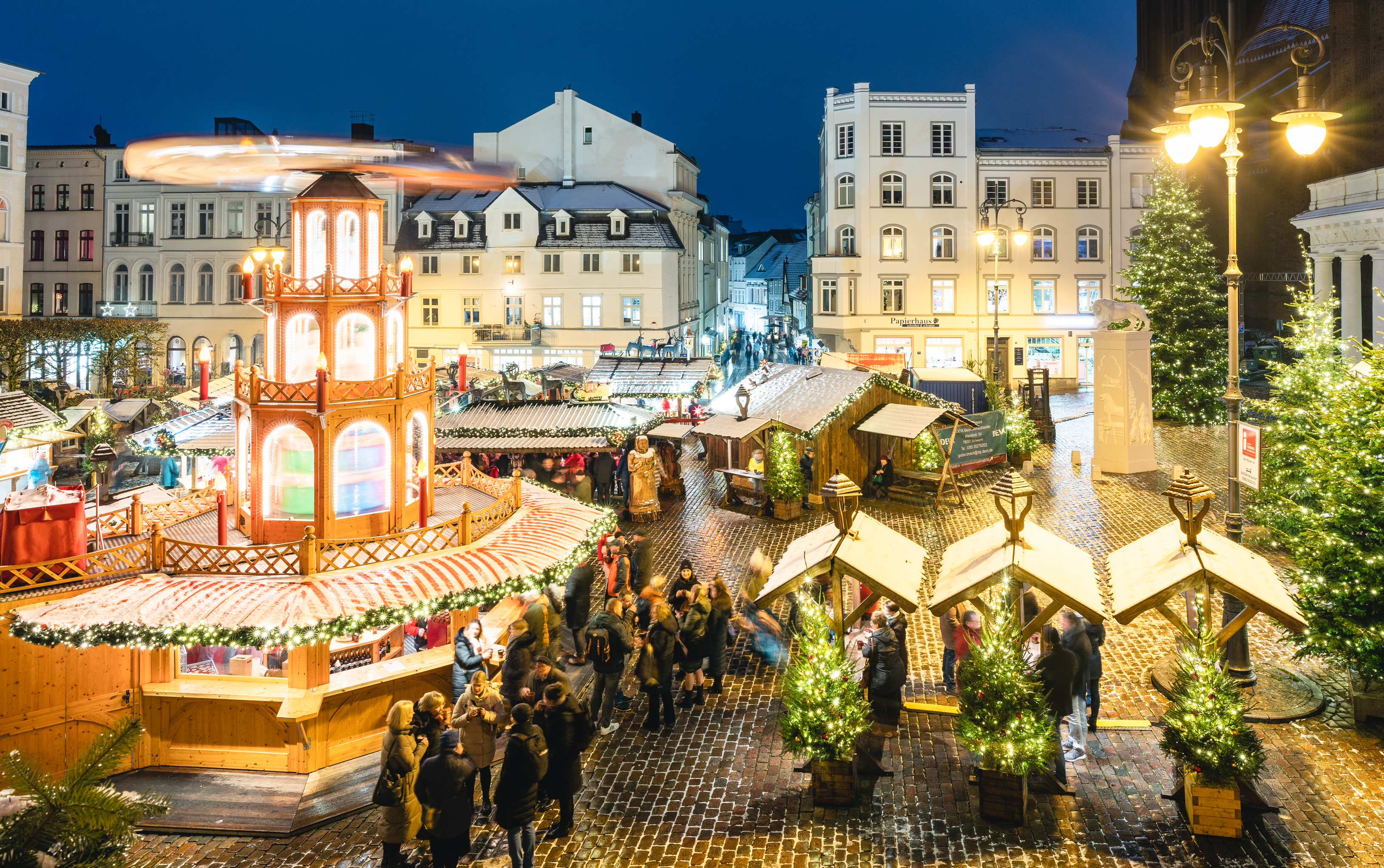 Schwerin Weihnachtsmarkt auf dem Schweriner Marktplatz