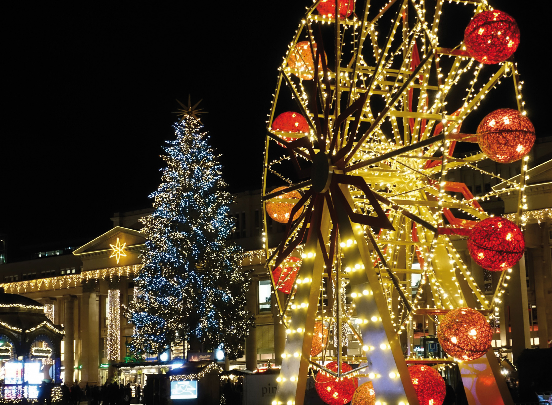Stuttgart Weihnachtsmarkt Glanzlichter auf dem Schlossplatz
