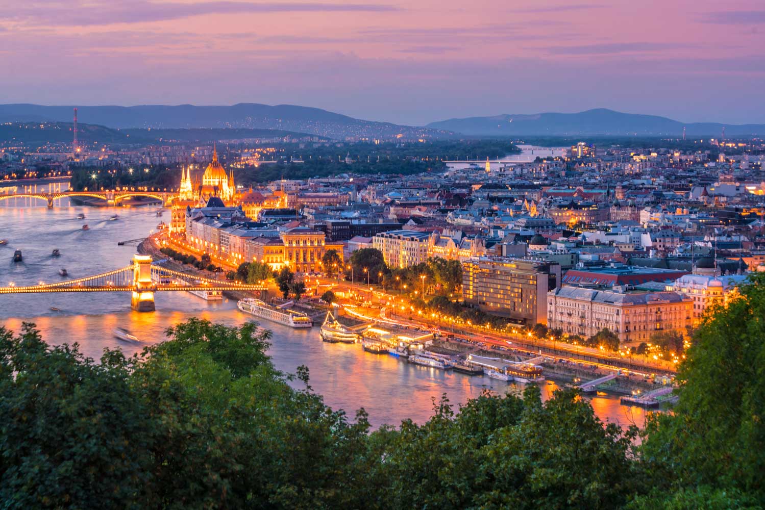 Grad na obali Dunava