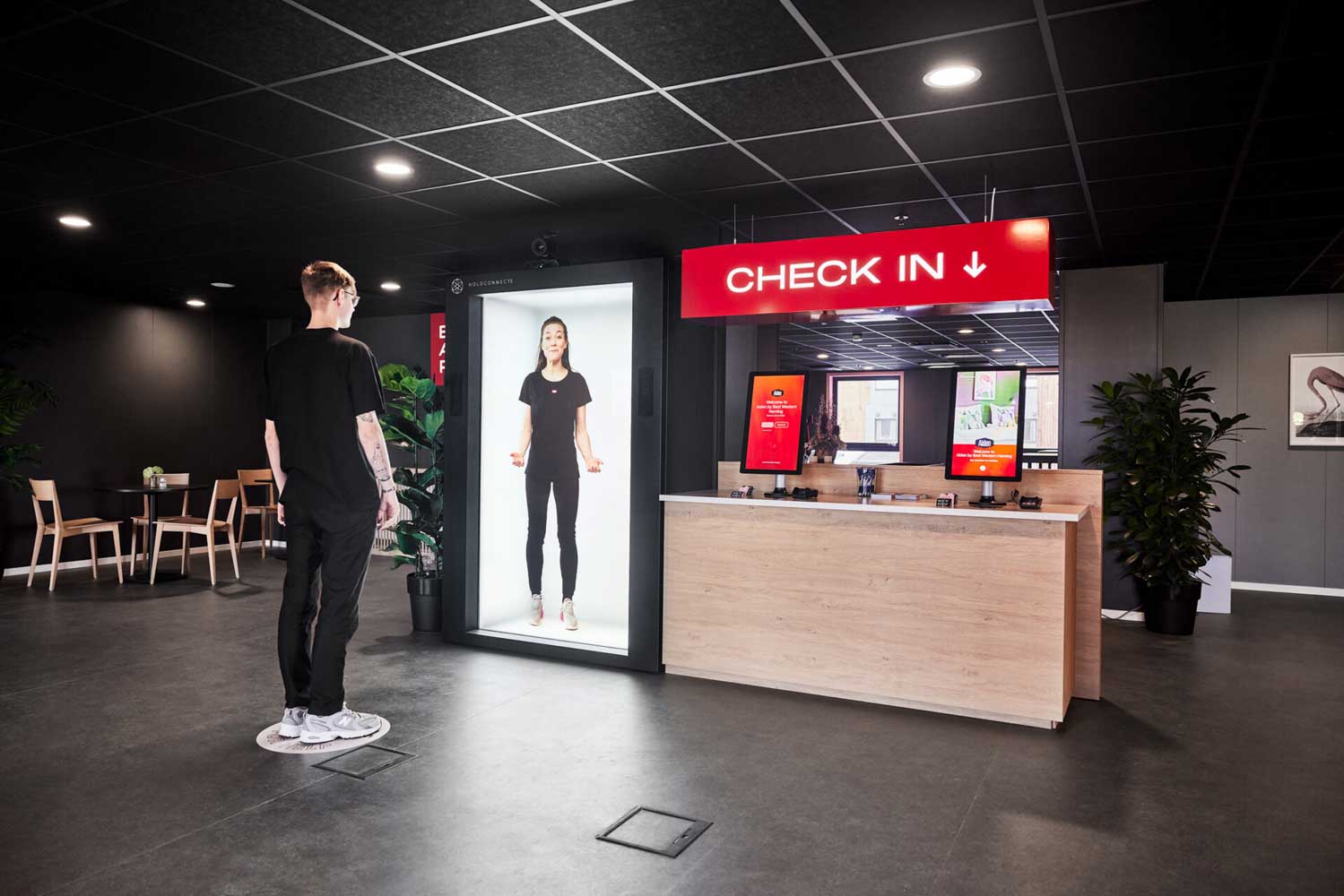 holoconnects case hospitality cic hero 1920x1281